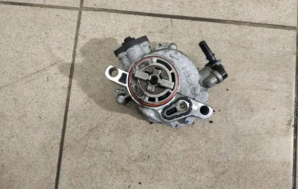 Peugeot 508 II Vacuum pump 9604021880