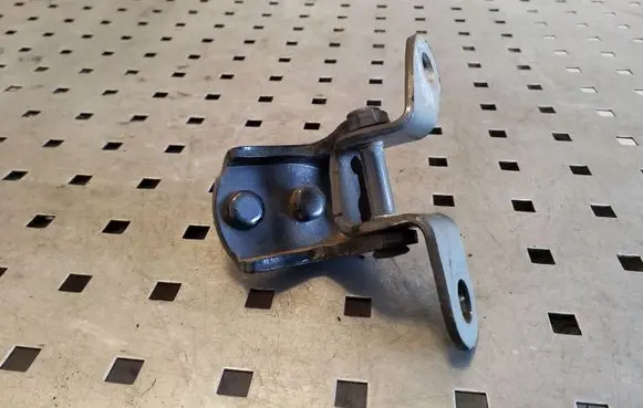 Toyota RAV 4 (XA20) Rear door upper hinge