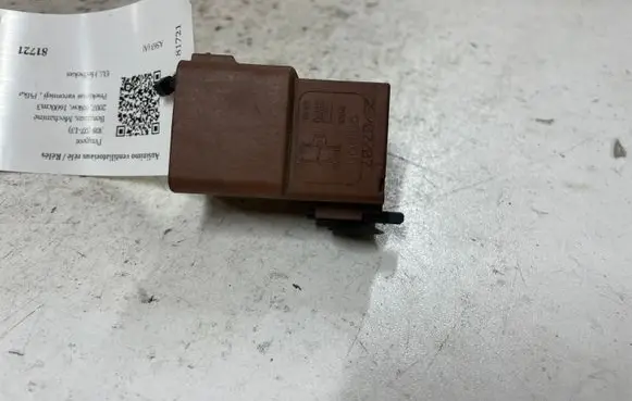Peugeot 308 Coolant fan relay 250030