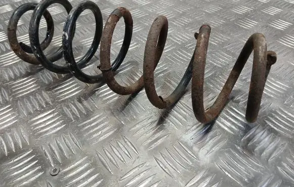 Volkswagen Golf IV Rear coil spring