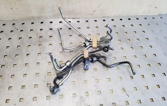 Volvo XC70 Fuel line pipe