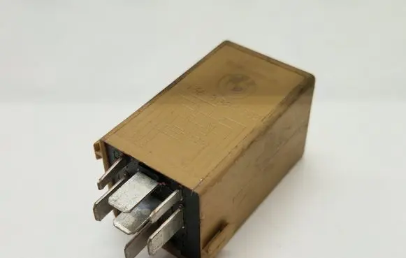 BMW X3 E83 Other relay 8384505