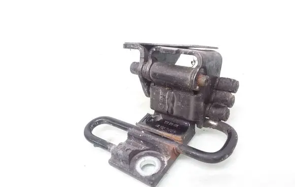 Audi A3 S3 A3 Sportback 8P Front door lower hinge 8E0831411E