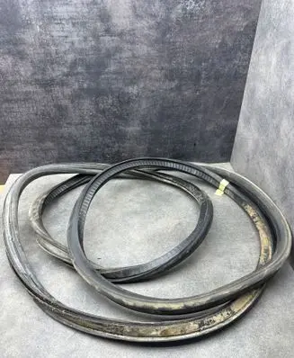 Porsche Cayenne (9PA) Trunk rubber seal (body) 7P5827705B