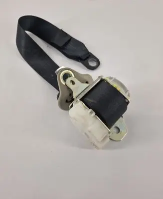 Toyota RAV 4 (XA40) Rear seatbelt 7X3370