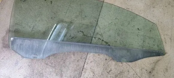 Volvo C30 Front door window/glass (coupe) 43R00050 E00025920R DOT24M62AS2