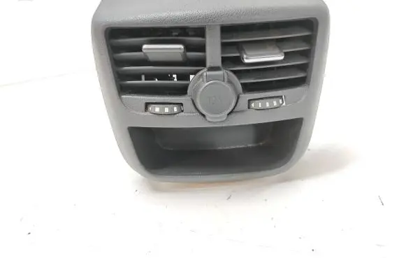 Rear air vent grill