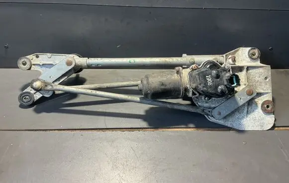 Nissan X-Trail T30 Front wiper linkage and motor WT512