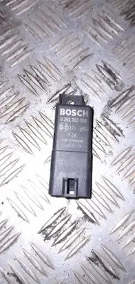 Skoda Octavia Mk2 (1Z) Glow plug pre-heat relay 0281003038 038907281D