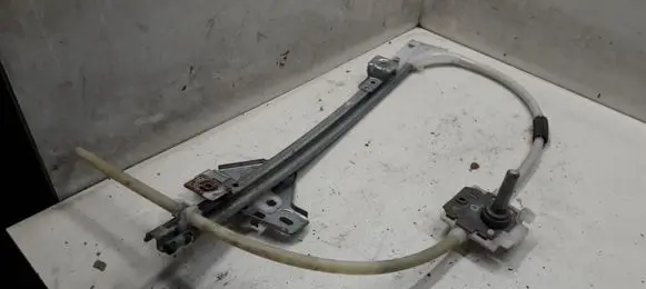 Rear door manual window regulator