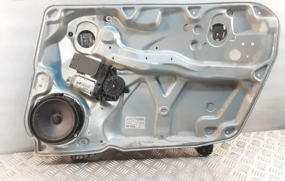 Volkswagen PASSAT B5.5 Front door window regulator with motor 3B4837756D