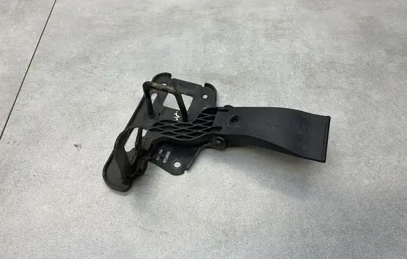 Audi A4 S4 B8 8K Engine bonnet/hood lock/latch loop/hook 8T0823480