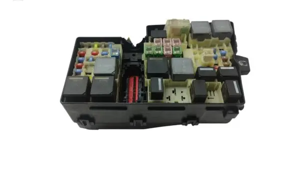 Ford Focus Fuse module AV6T14A142AB E00027328 PA6GF10GB20