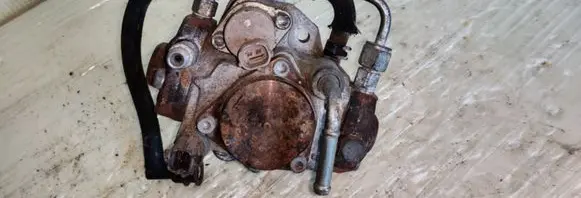 Toyota Avensis T250 Fuel injection high pressure pump 221000R020