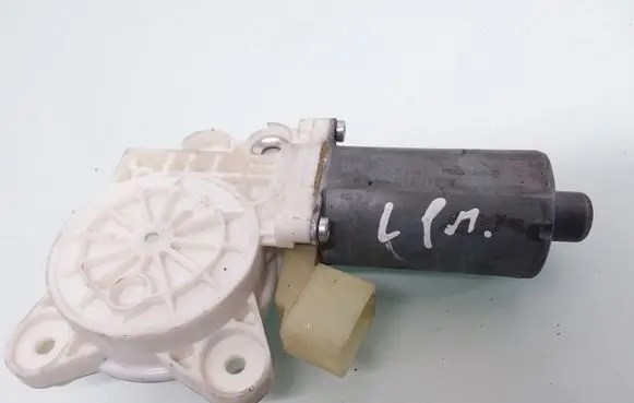 Mercedes-Benz E W211 Front door window regulator motor A2118202942 0130821970