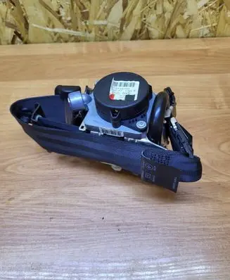 Volvo S60 Front seatbelt 616155700 012L0000