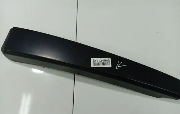 Citroen C5 Front door glass trim molding 9643258377