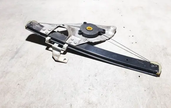 Rear door manual window regulator