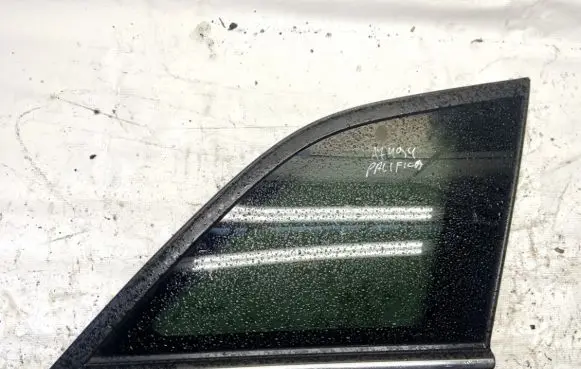 Chrysler Pacifica Rear side window
