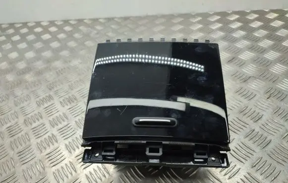 KIA Sorento Dashboard storage box/compartment 84680C5000