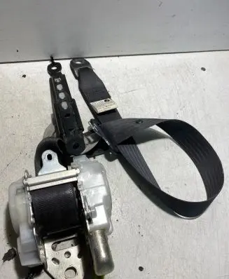 Lexus IS 220D-250-350 Front seatbelt J090331 2J090
