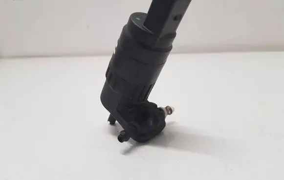 Volkswagen Golf VII Windscreen/windshield washer pump 1K6955651