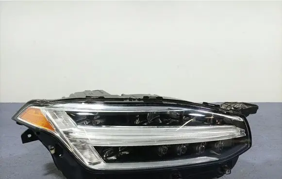 Volvo XC90 Headlight/headlamp 