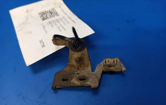 Mercedes-Benz E W212 other engine part A6511500573