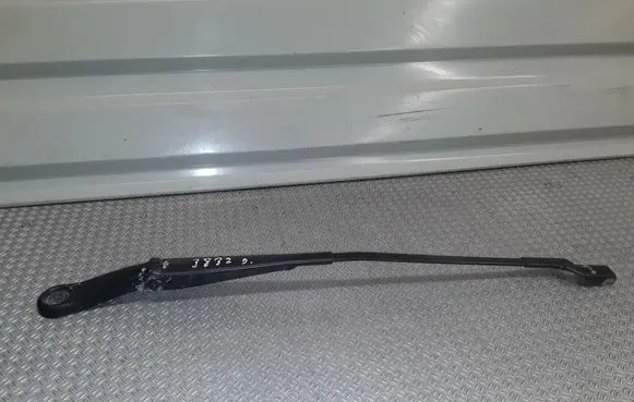 Opel Zafira C Front wiper blade arm 20812594