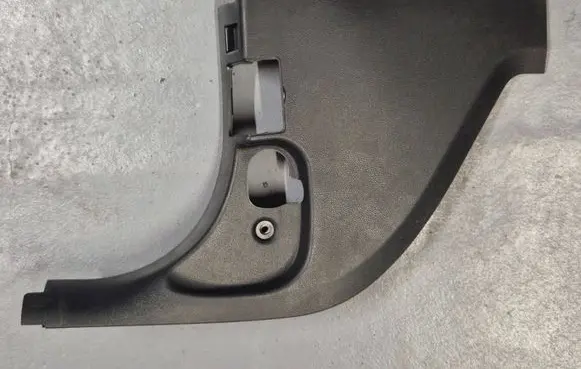 BMW 3 E90 E91 Foot area side trim 51437066989 7066989