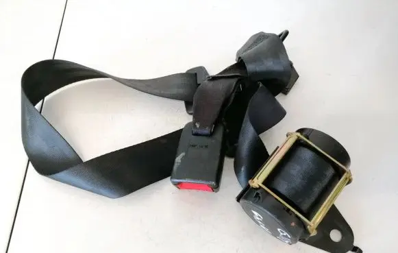 Middle seatbelt (rear)
