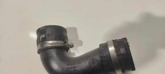 Volvo XC90 Intercooler hose/pipe 30696253
