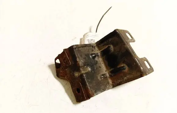 Mercedes-Benz C W203 Radiator mount bracket 