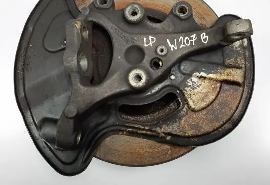 Mercedes-Benz E C207 W207 Front wheel hub