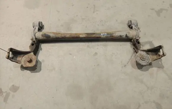 Opel Zafira B Rear subframe 