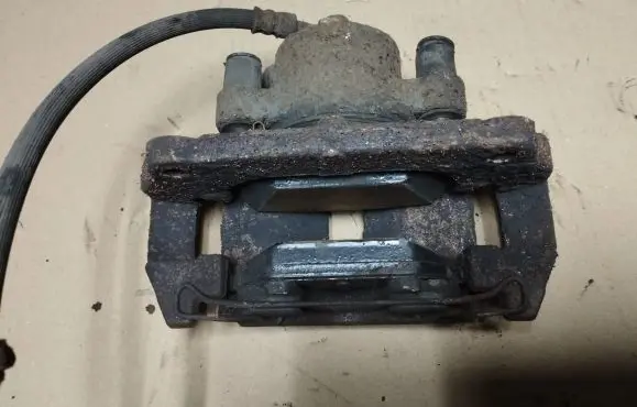 Honda Civic IX Front brake caliper