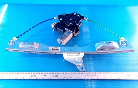 Opel Corsa E Front door manual window regulator 13447039 541613212