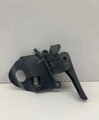 Peugeot 5008 II Engine bonnet (hood) release handle