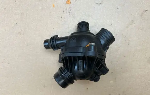 BMW 3 E92 E93 Thermostat/thermostat housing 7536655 7546319
