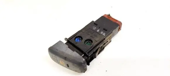Honda HR-V Windscreen/window heater switch M17071