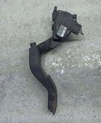 Volkswagen PASSAT B5.5 Accelerator throttle pedal 8D1721523F