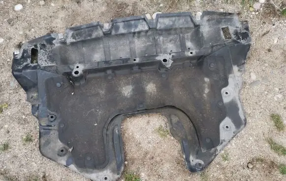 Lexus IS 200-300 Engine splash shield/under tray
