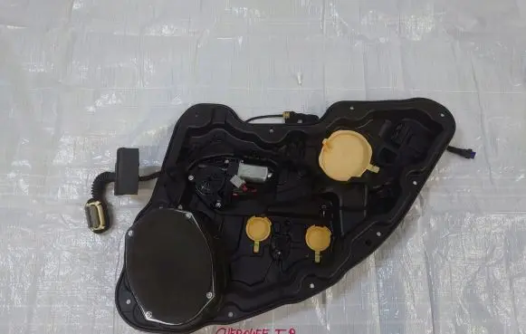 Jeep Cherokee Rear door window regulator with motor