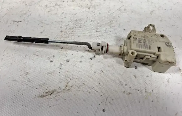 Volkswagen PASSAT B5 Fuel tank cap lock 3B0959782 3B0810773A