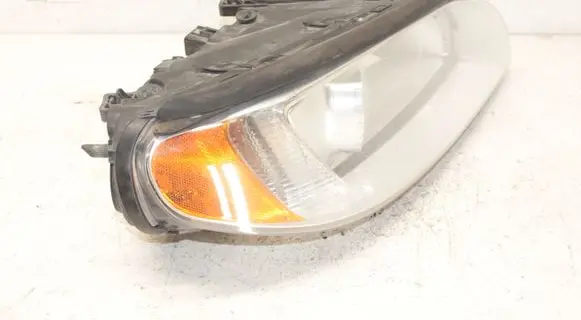 Volvo V70 Headlight/headlamp 31214348