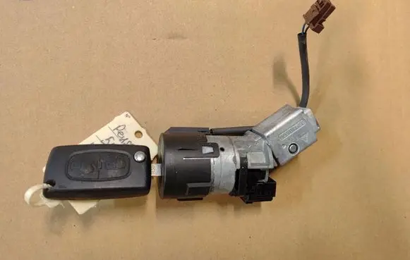 Peugeot 5008 Ignition lock 9663123380