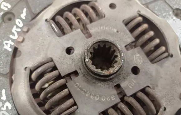 Opel Corsa C Clutch pressure plate 320034310 LUK