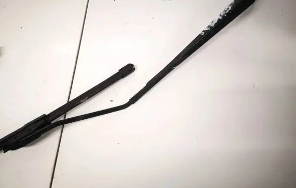 Opel Insignia A Front wiper blade arm 13227399