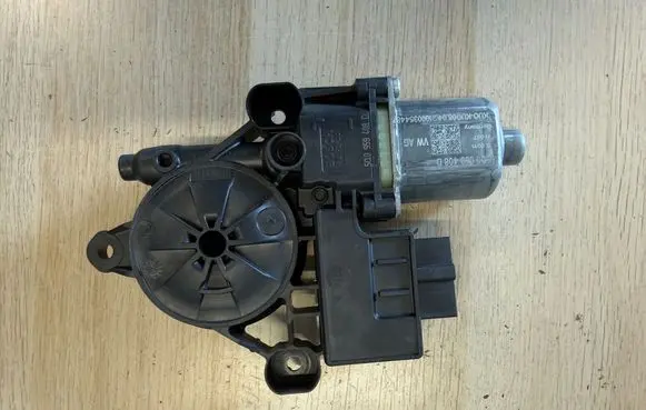 Seat Leon IV Rear door window regulator motor 5Q0959408D
