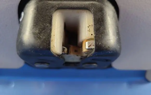Nissan Leaf I (ZE0) Tailgate/trunk/boot lock/catch/latch 